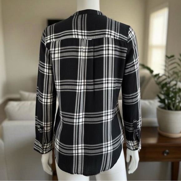 Express Black and White Checkered Lace-Up Blouse - Picture 2 of 4